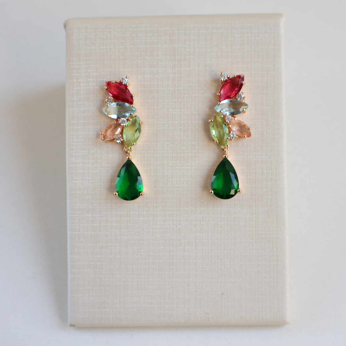 Brinco Dourado e Cristal Verde e Colorido - Semijoia