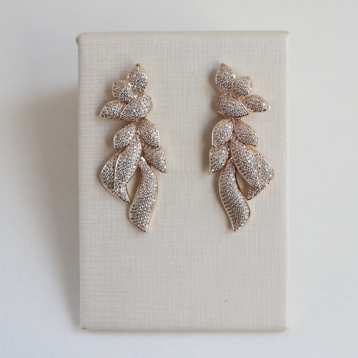 Brinco Dourado e Cristal Transparente - Semijoia