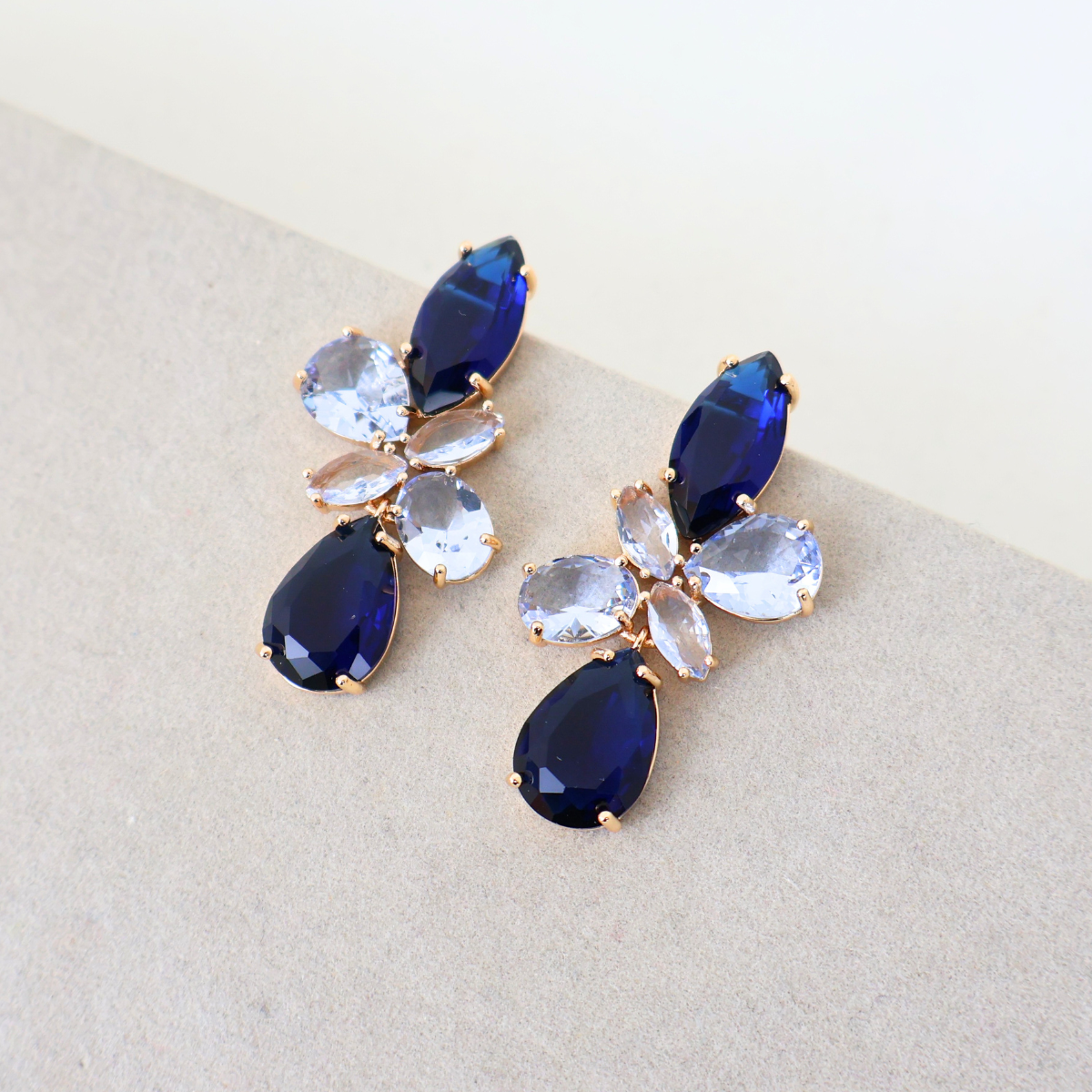 Brinco Dourado e Cristal Azul - Semijoia