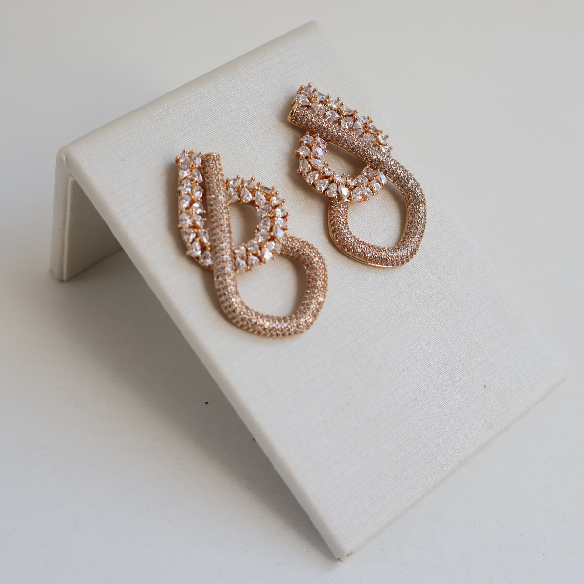 Brinco Dourado e Cristal Transparente - Semijoia