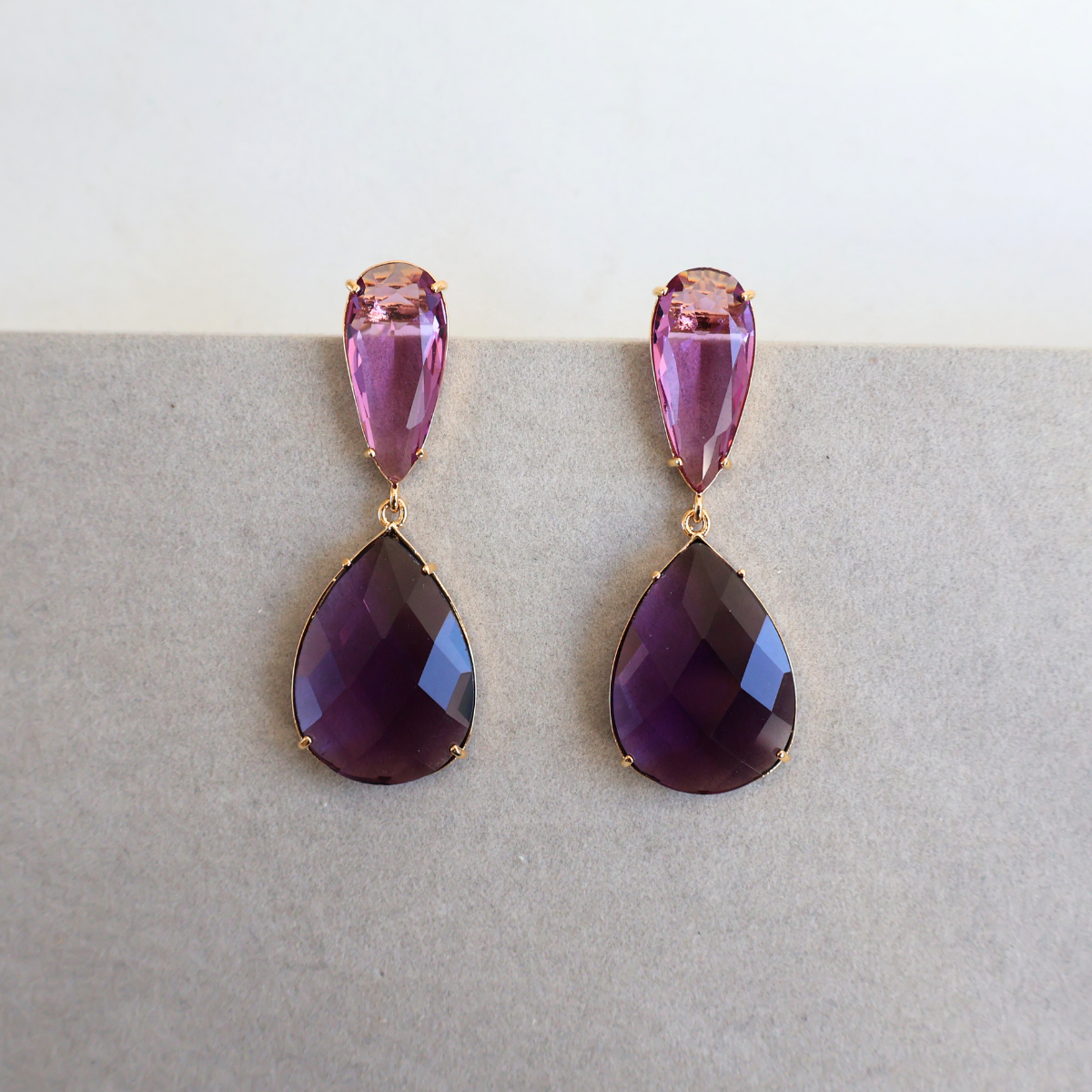 Brinco Dourado e Cristal Roxo - Semijoia