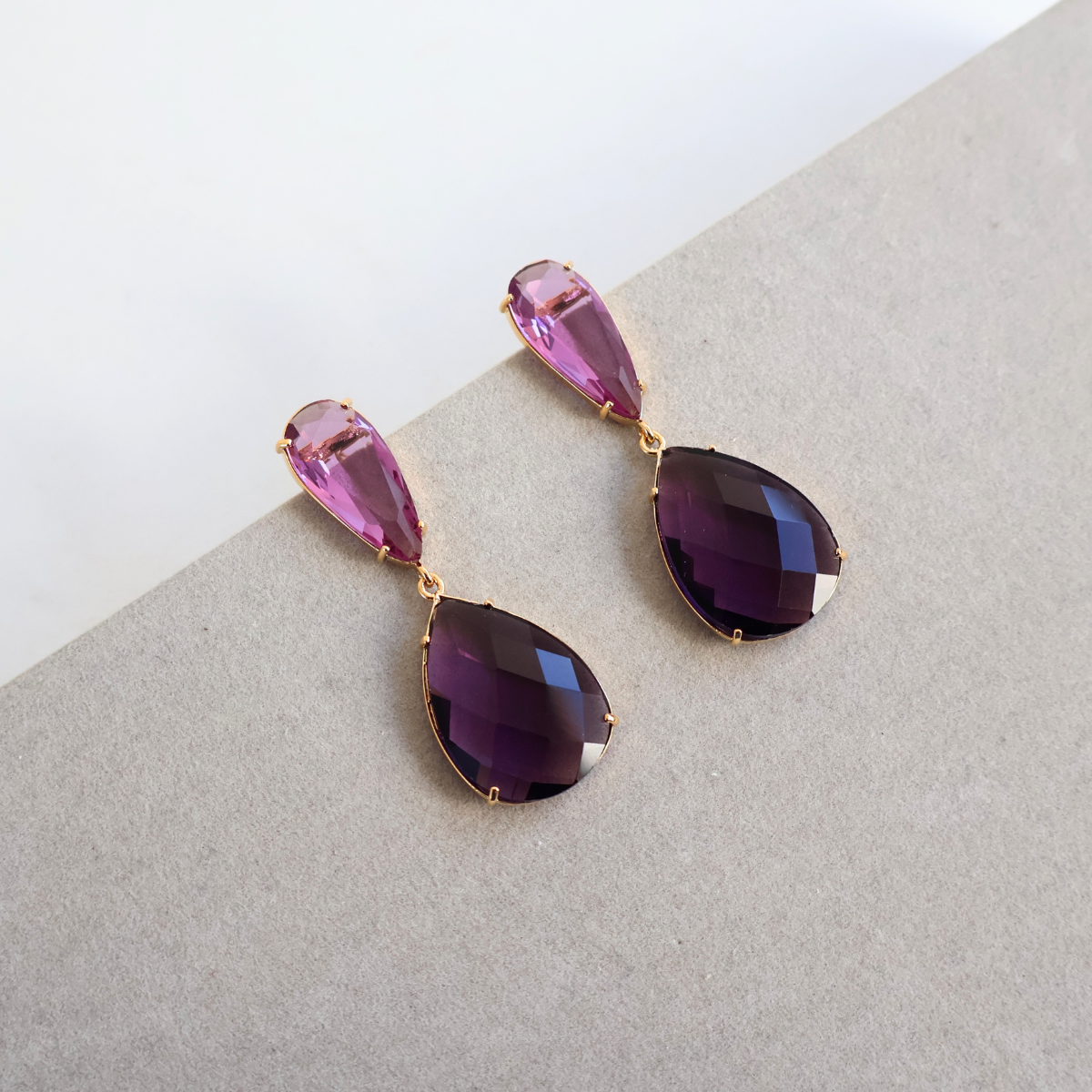 Brinco Dourado e Cristal Roxo - Semijoia