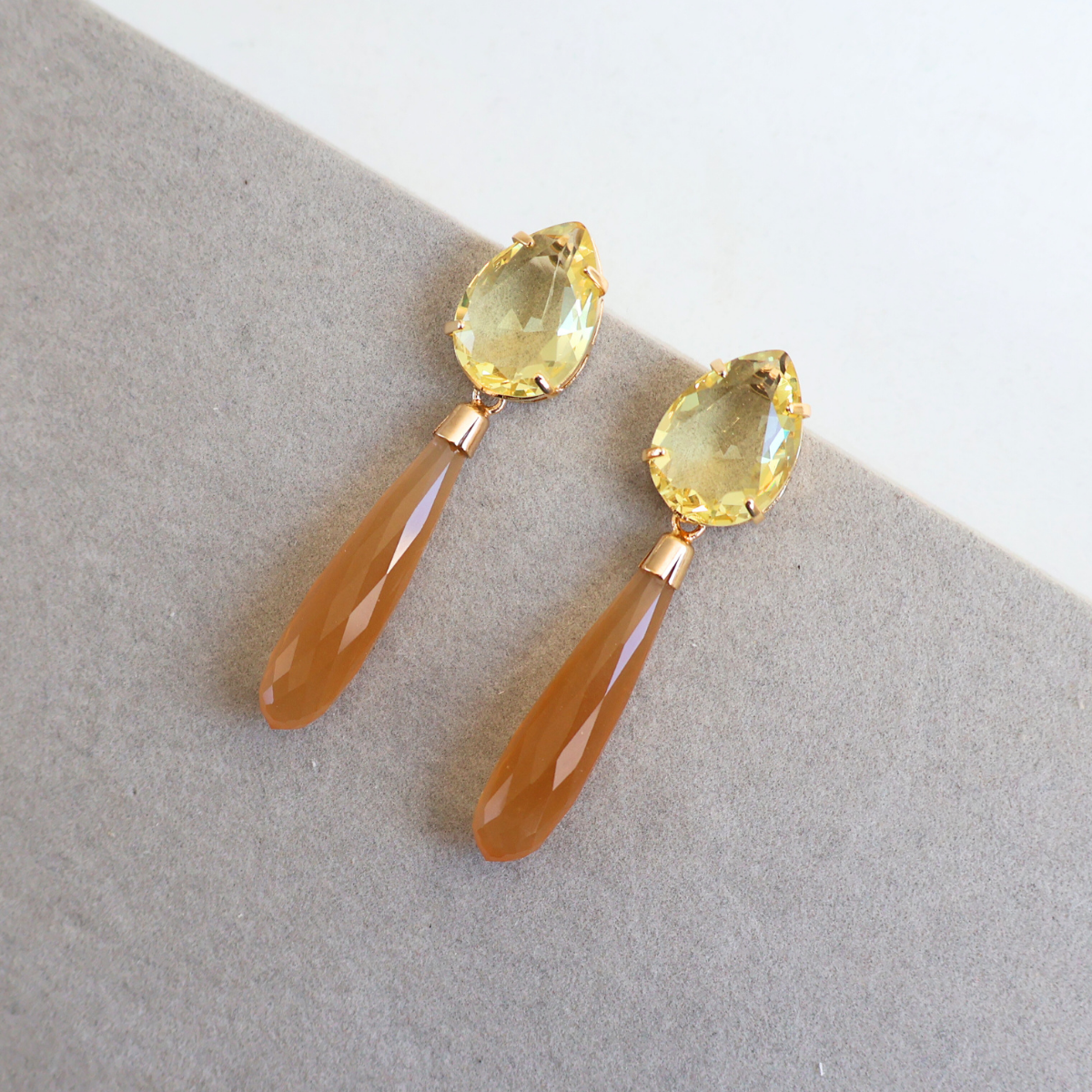 Brinco Dourado e Cristal Champagne - Semijoia