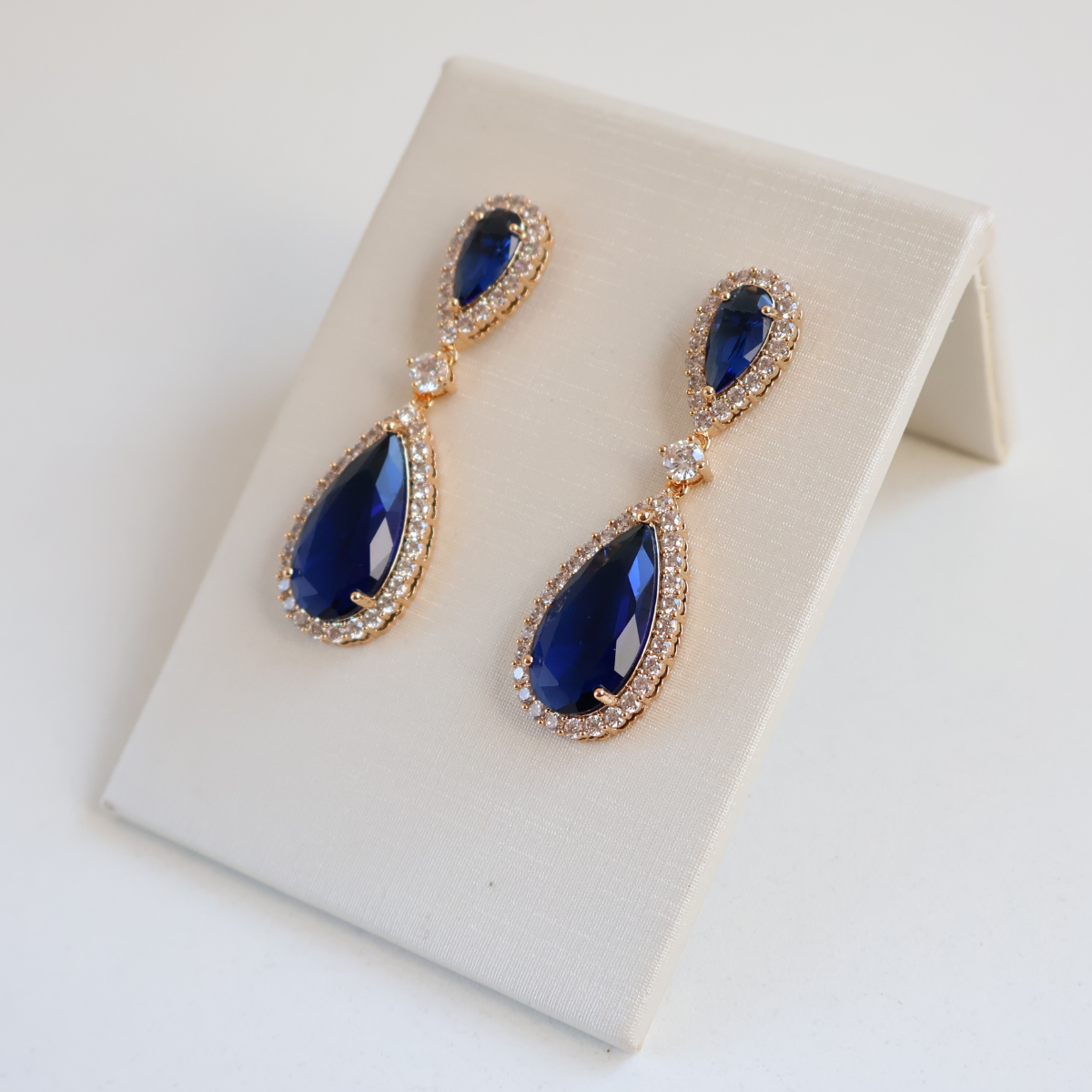 Brinco Dourado e Cristal Azul - Semijoia