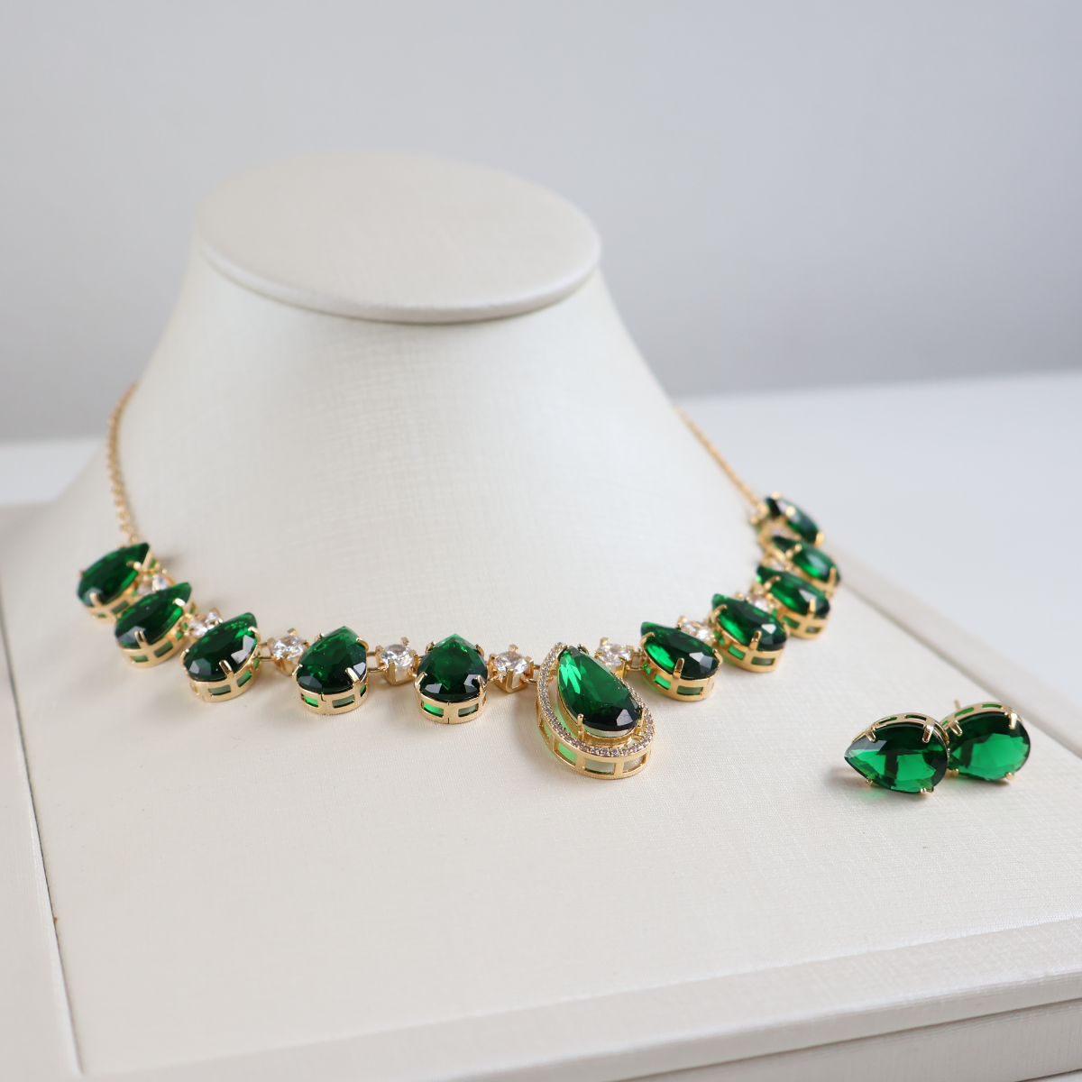 Kit Colar e Brinco - Cristal Verde Esmeralda - Dourado