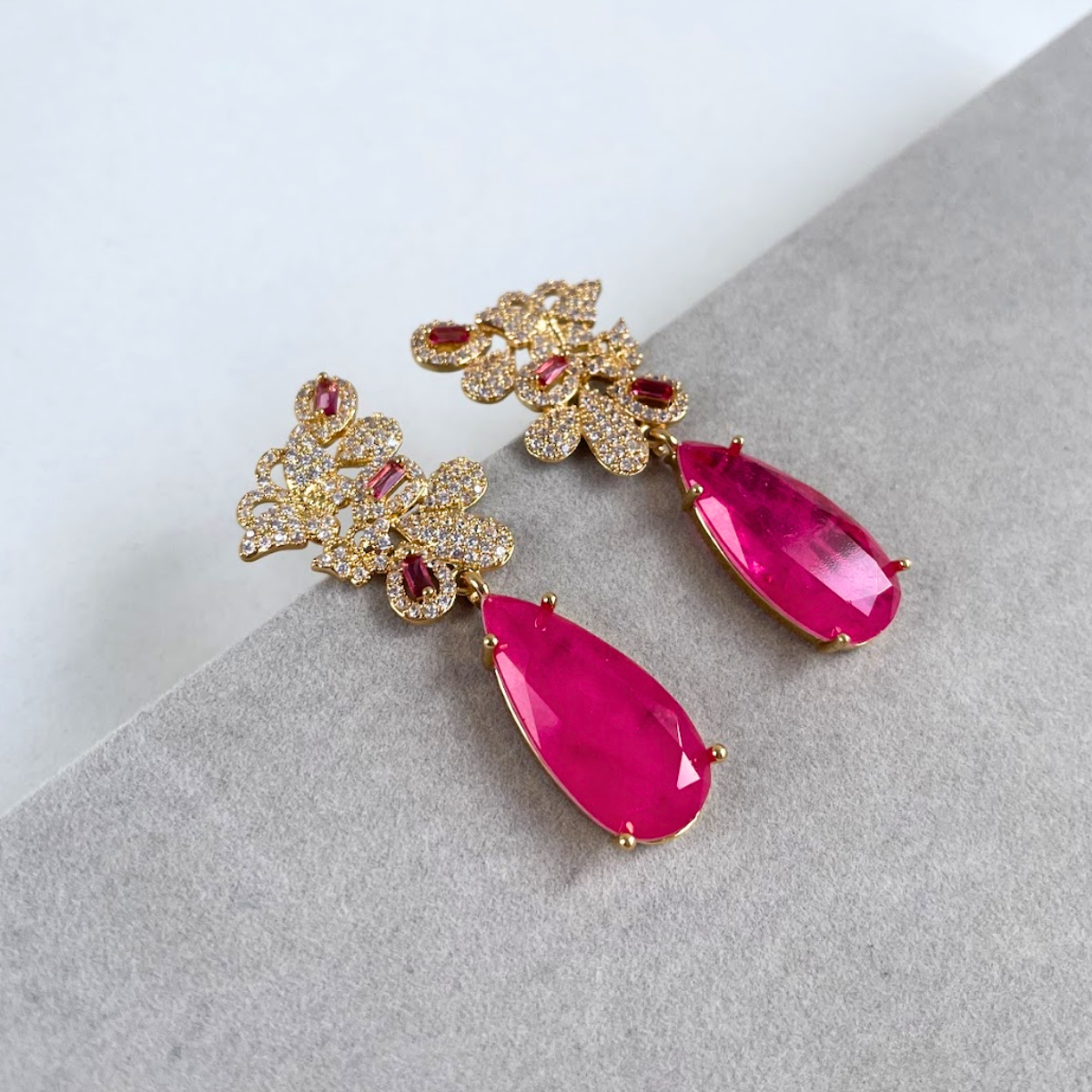 Brinco Dourado e Cristal Rosa - Semijoia