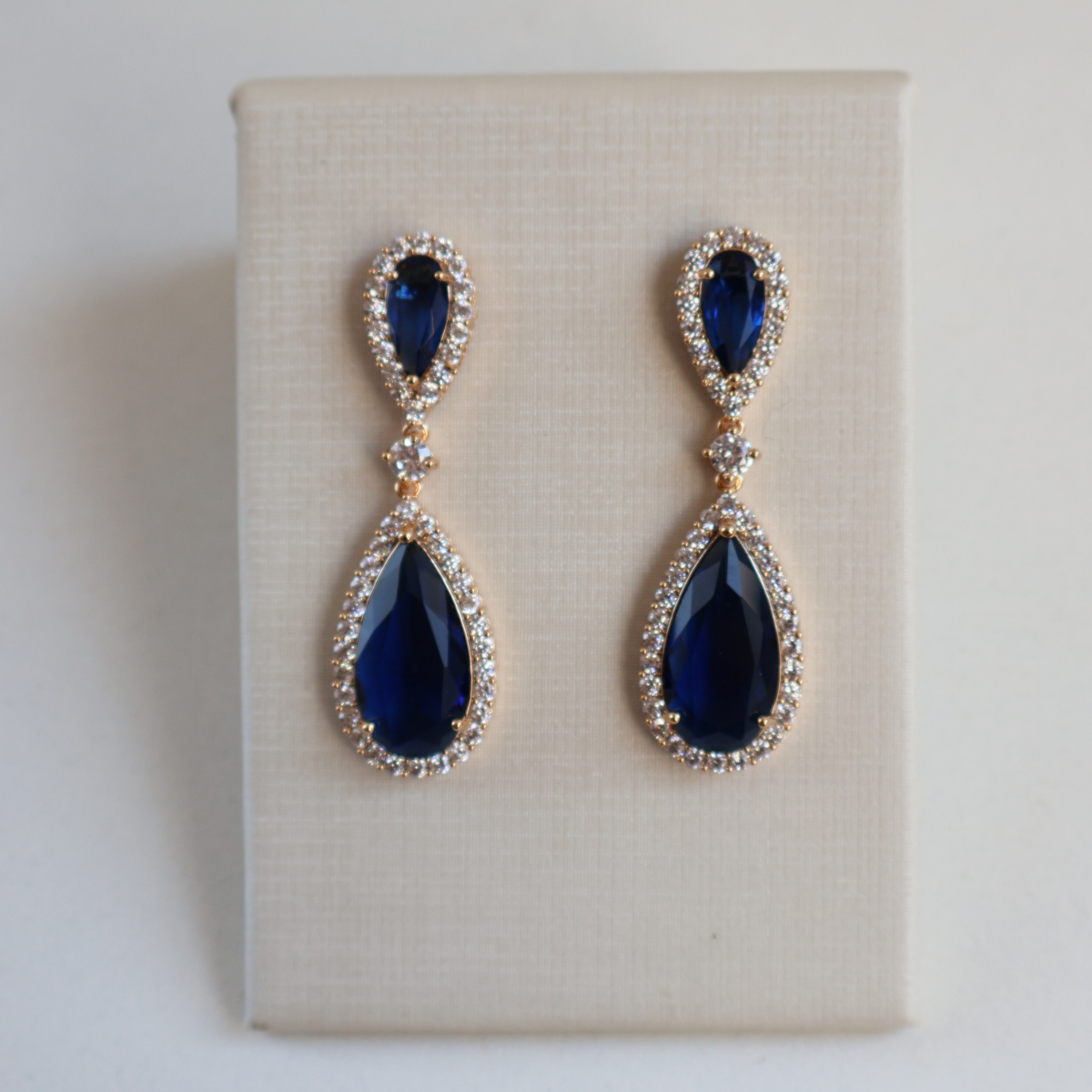 Brinco Dourado e Cristal Azul - Semijoia