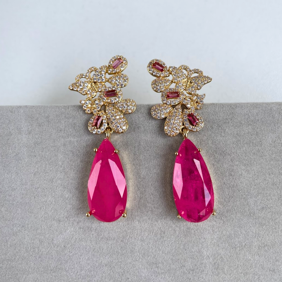 Brinco Dourado e Cristal Rosa - Semijoia