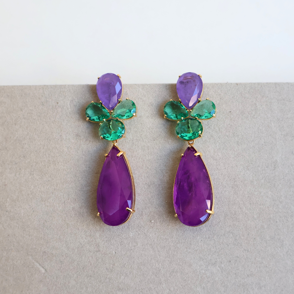 Brinco Dourado e Cristal Roxo e Verde - Semijoia
