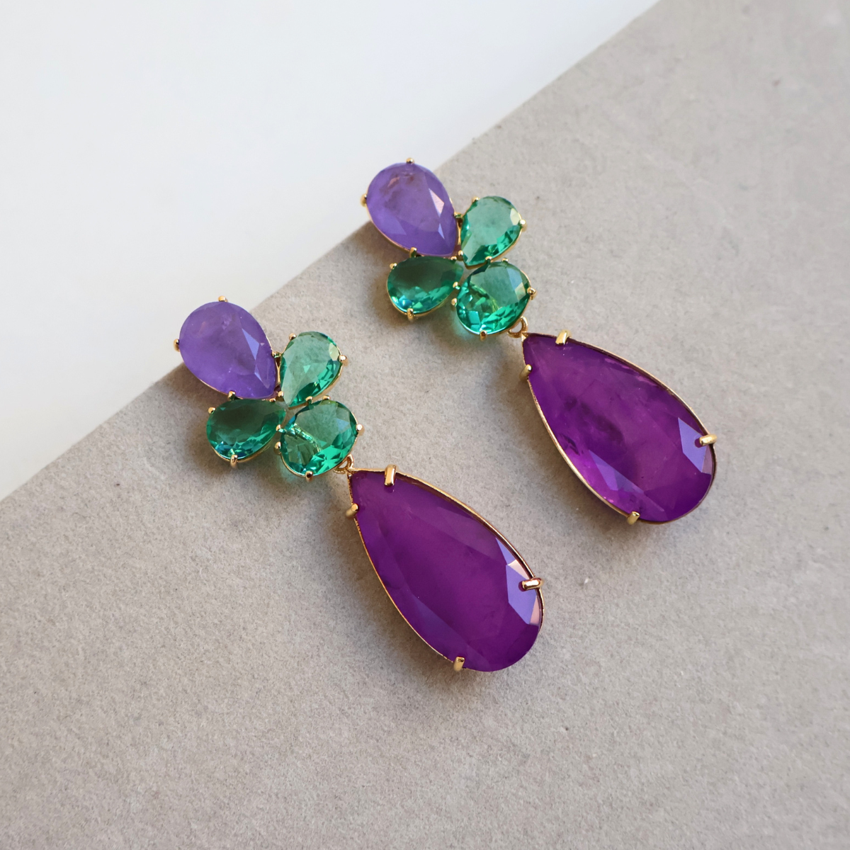 Brinco Dourado e Cristal Roxo e Verde - Semijoia