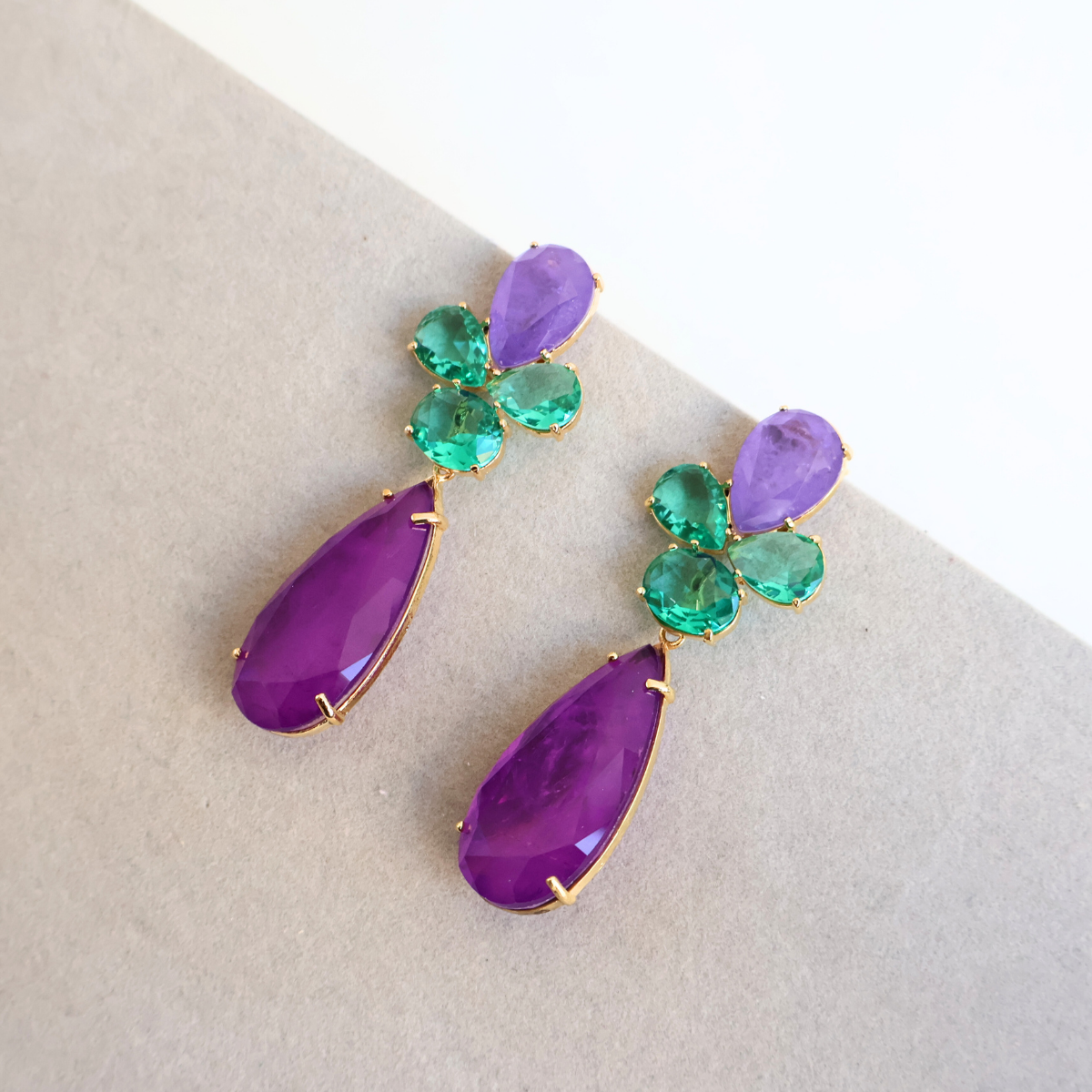 Brinco Dourado e Cristal Roxo e Verde - Semijoia