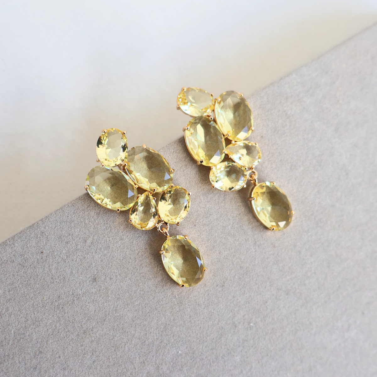 Brinco Dourado e Cristal Amarelo - Semijoia