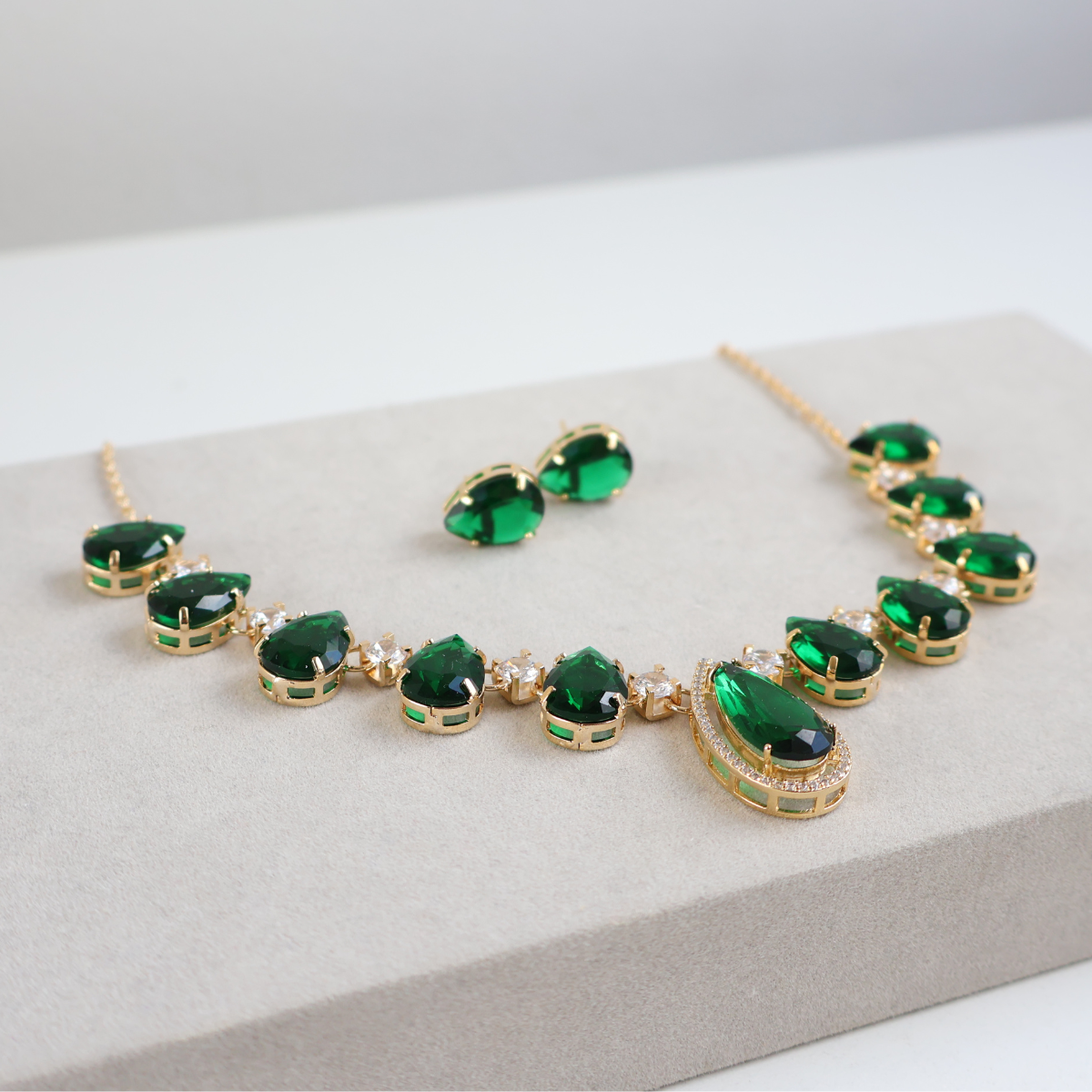 Kit Colar e Brinco - Cristal Verde Esmeralda - Dourado