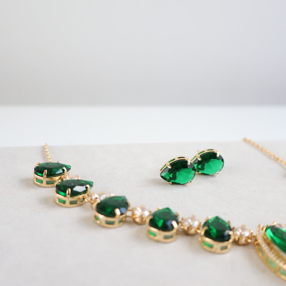 Kit Colar e Brinco - Cristal Verde Esmeralda - Dourado