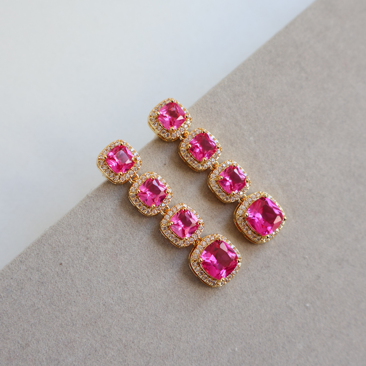 Brinco Dourado e Cristal Rosa - Semijoia