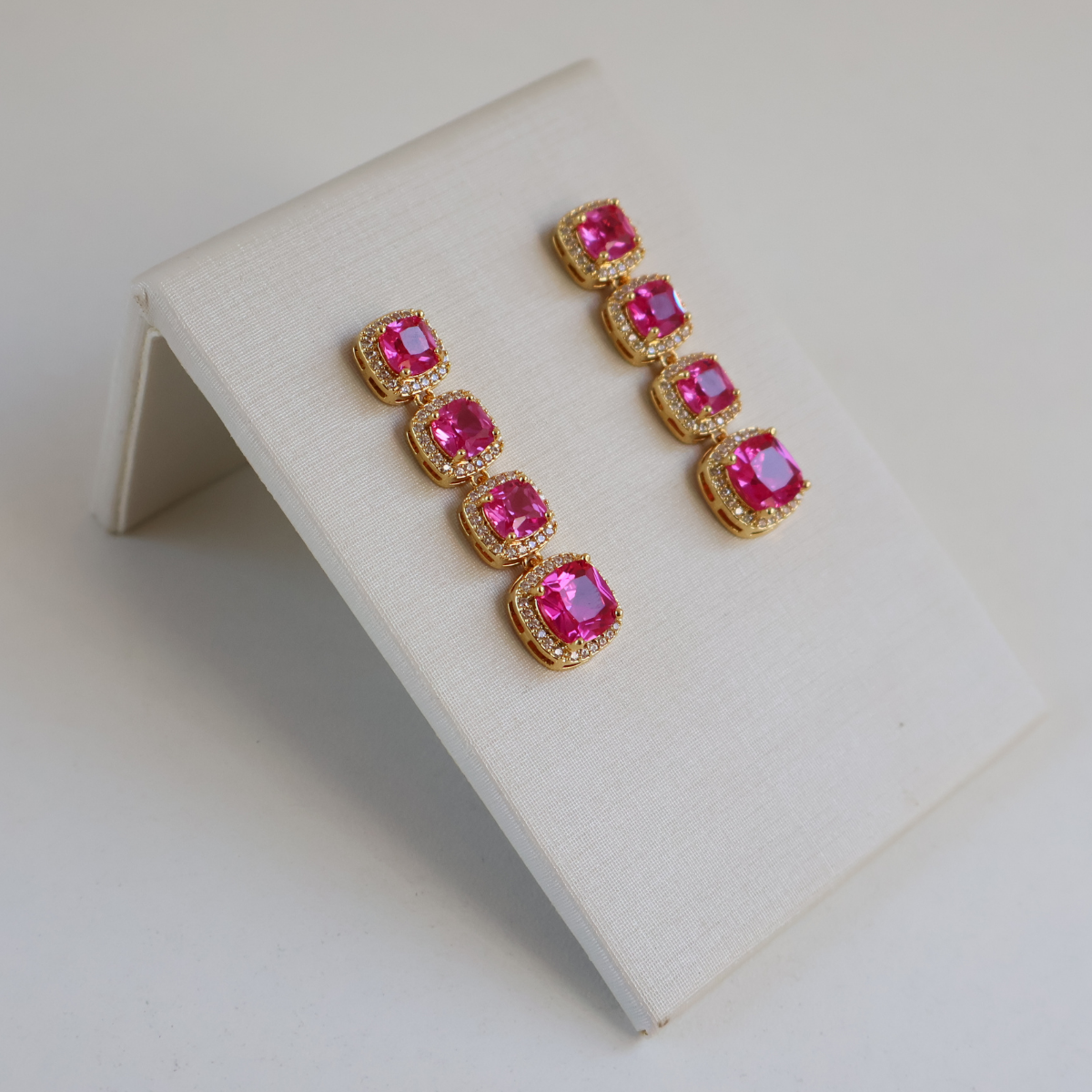 Brinco Dourado e Cristal Rosa - Semijoia