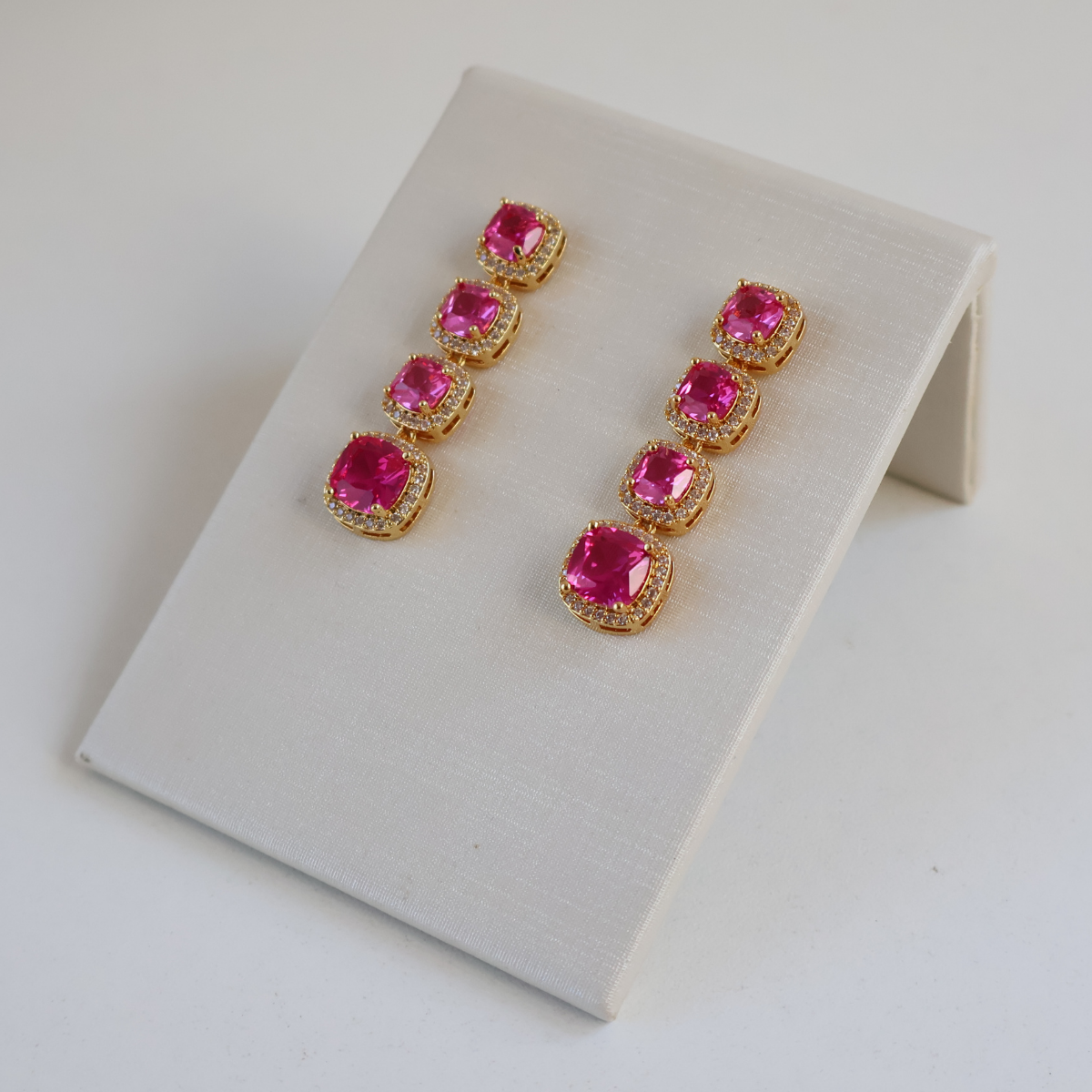 Brinco Dourado e Cristal Rosa - Semijoia