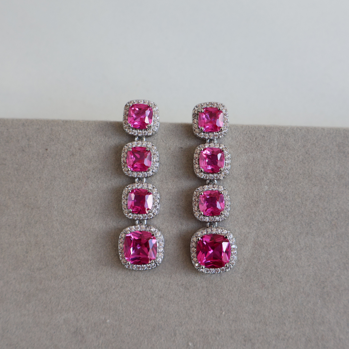 Brinco Prateado e Cristal Rosa - Semijoia