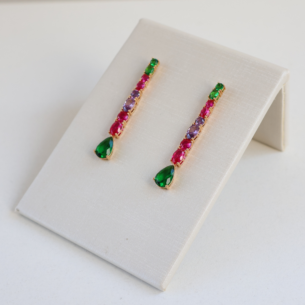 Brinco Dourado e Cristal Verde e Rosa - Semijoia