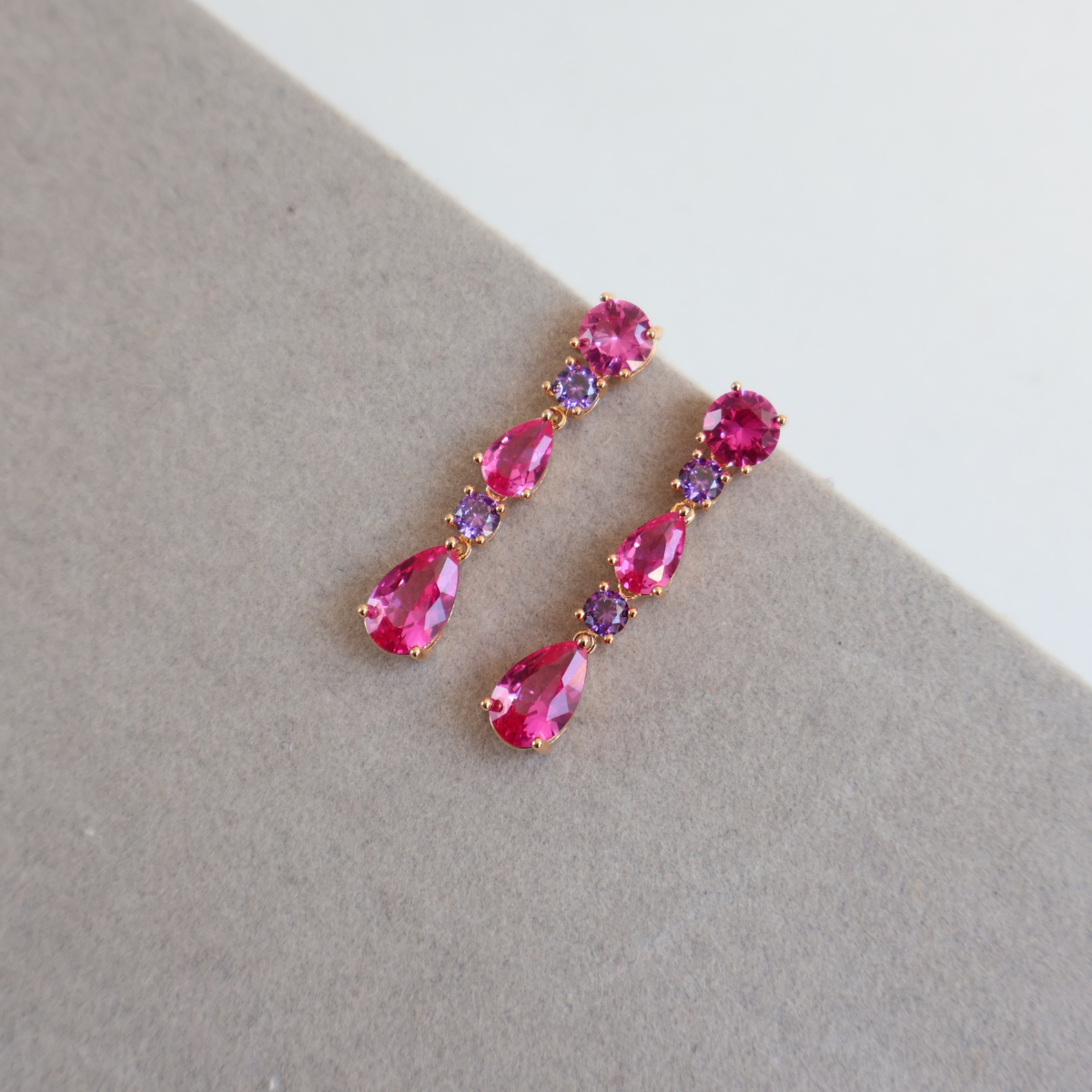 Brinco Dourado e Cristal Rosa - Semijoia