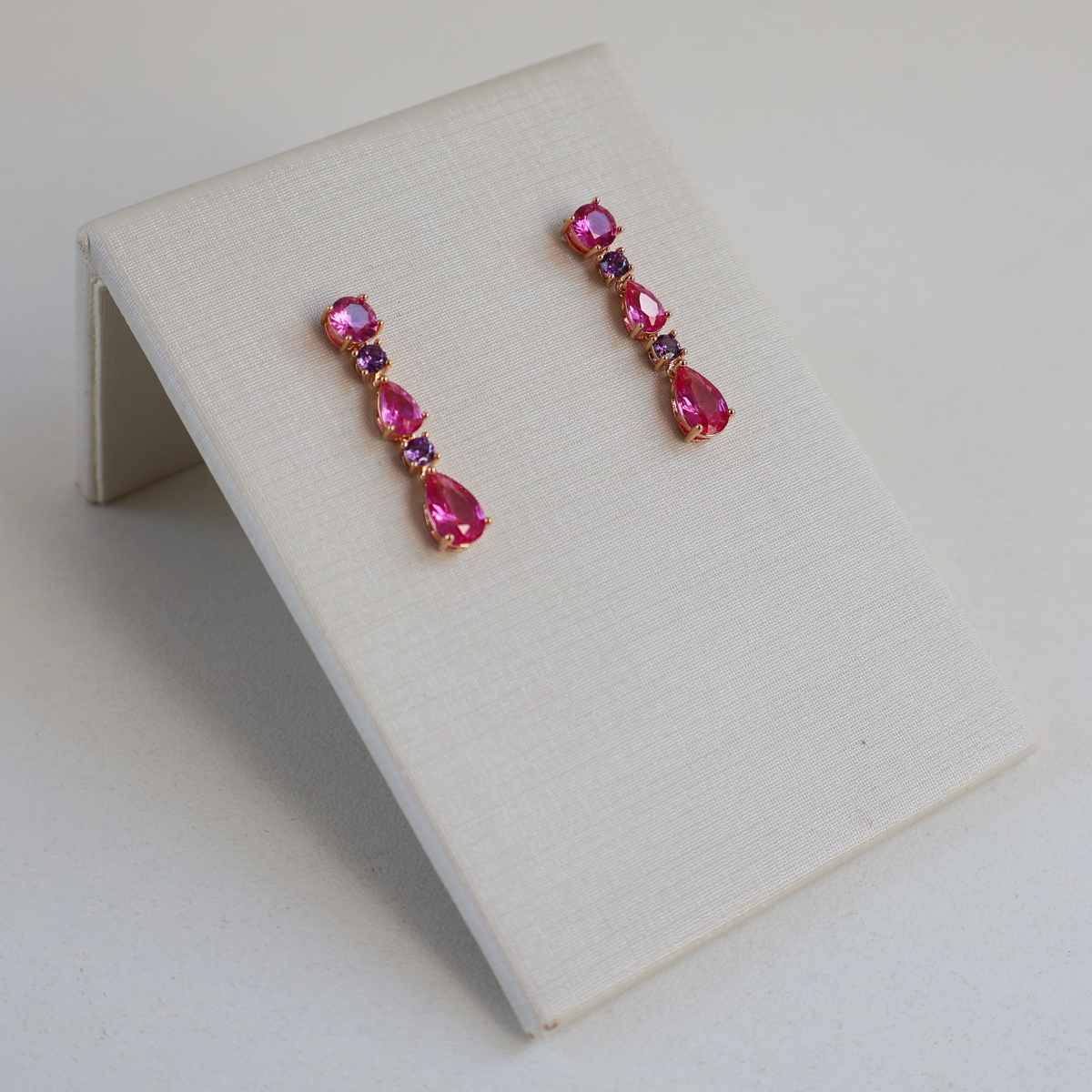 Brinco Dourado e Cristal Rosa - Semijoia