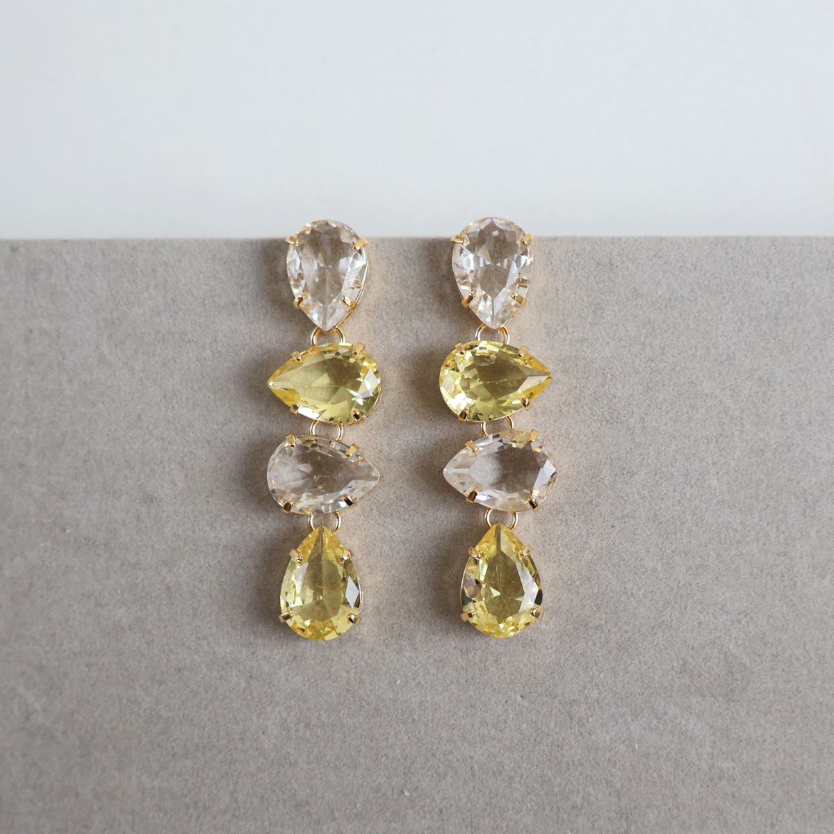 Brinco Dourado e Cristal Amarelo - Semijoia
