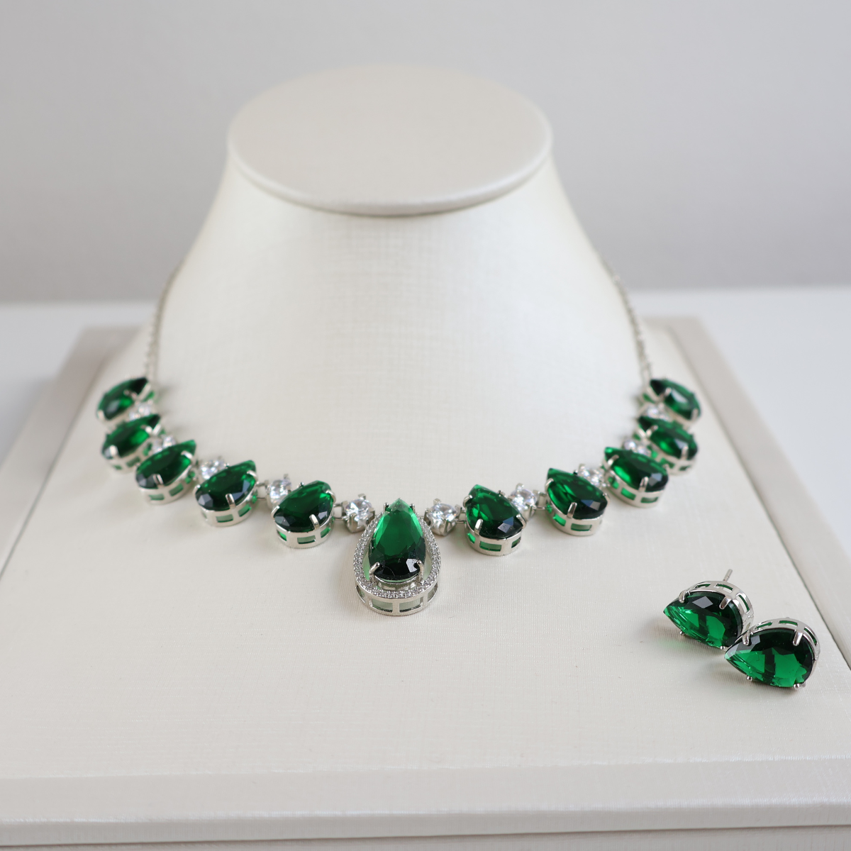 Kit Colar e Brinco - Cristal Verde Esmeralda - Prateado