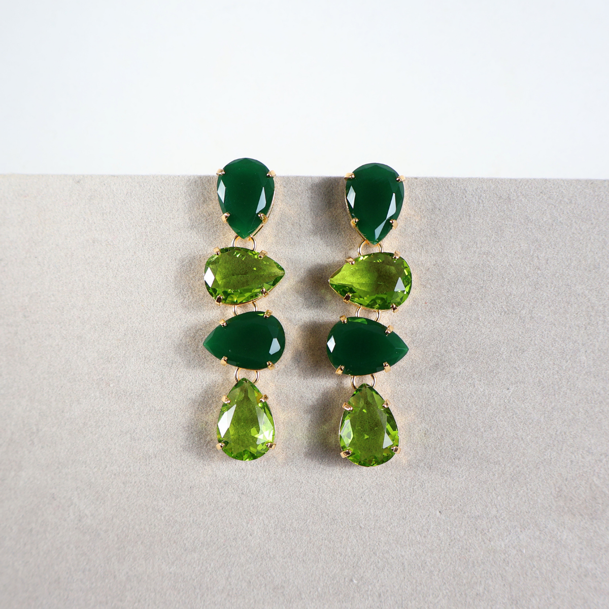 Brinco Dourado e Cristal Verde - Semijoia