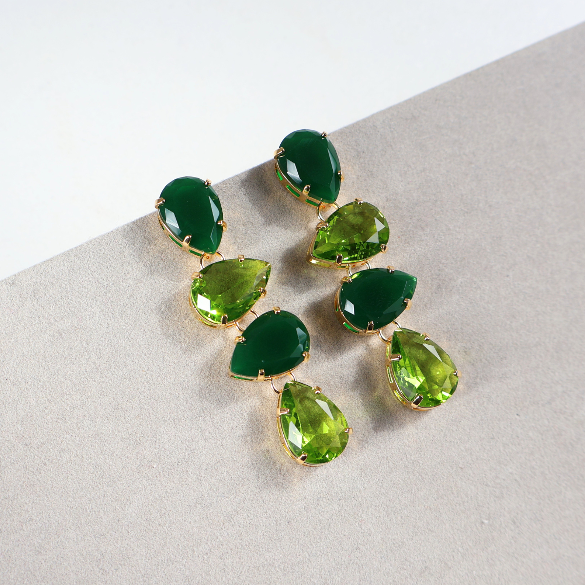 Brinco Dourado e Cristal Verde - Semijoia