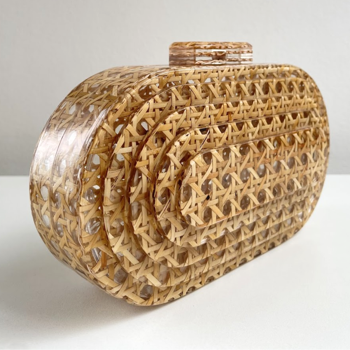 Bolsa Festa Clutch Oval Acrílico e Palha da Índia