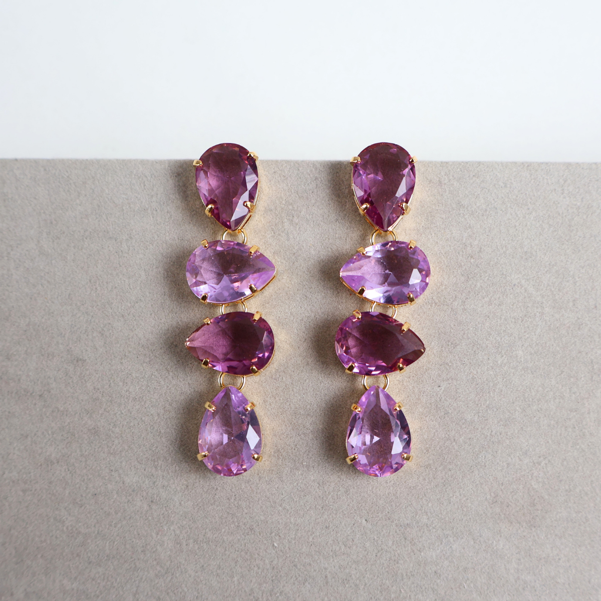 Brinco Dourado e Cristal Roxo - Semijoia