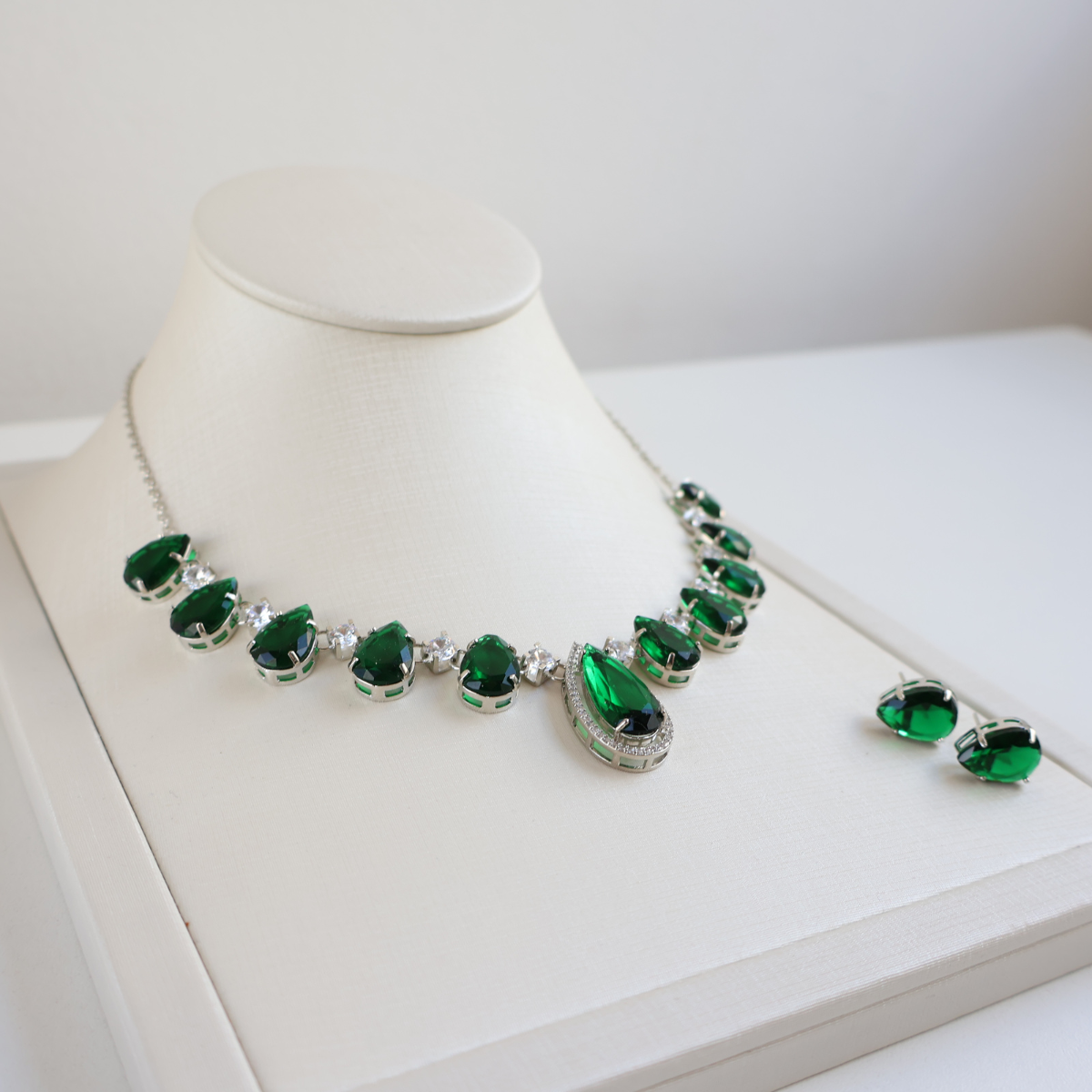 Kit Colar e Brinco - Cristal Verde Esmeralda - Prateado