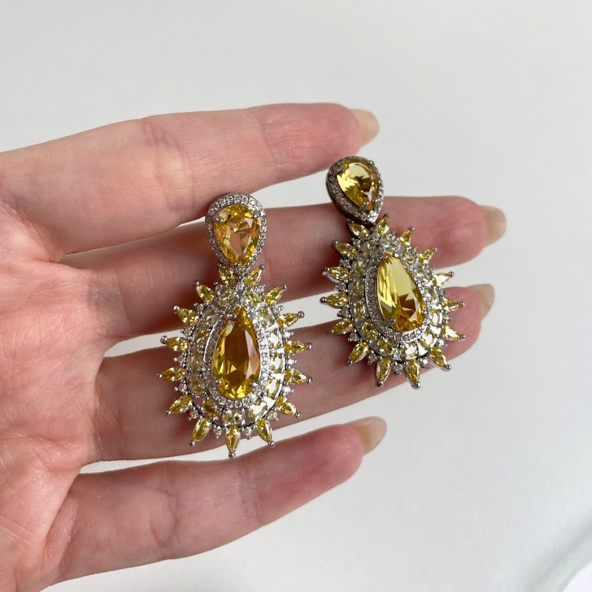 Brinco Prateado e Cristal Amarelo - Semijoia