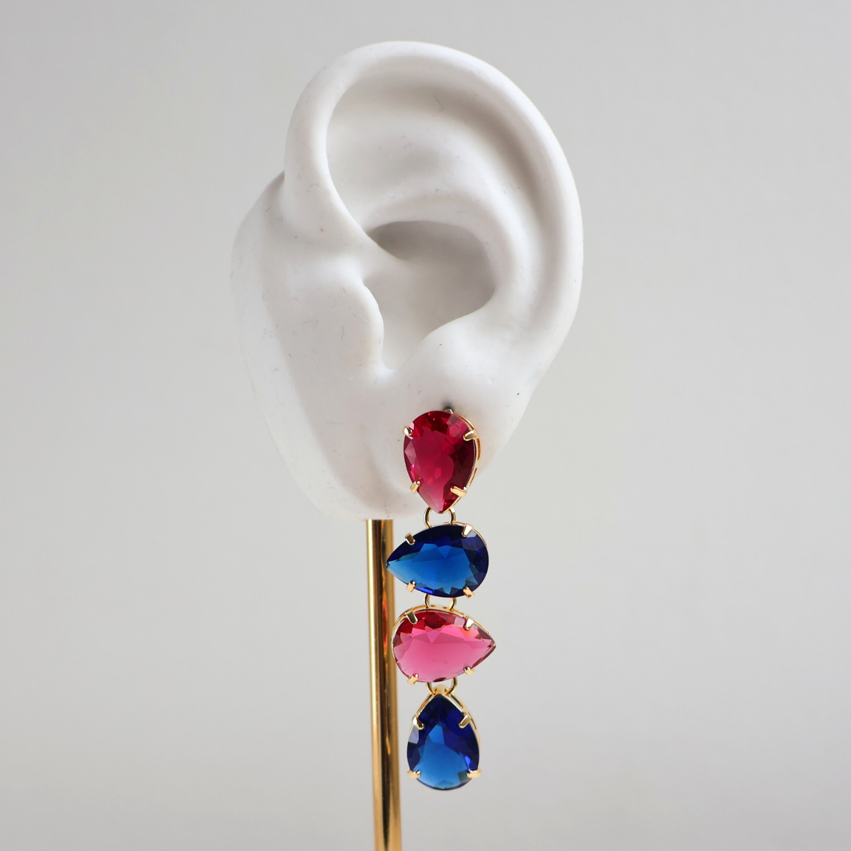 Brinco Dourado e Cristal Azul e Rosa - Semijoia