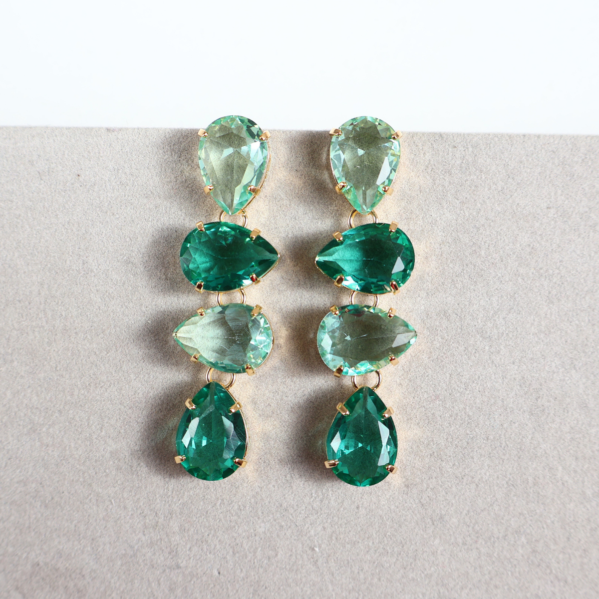 Brinco Dourado e Cristal Verde - Semijoia