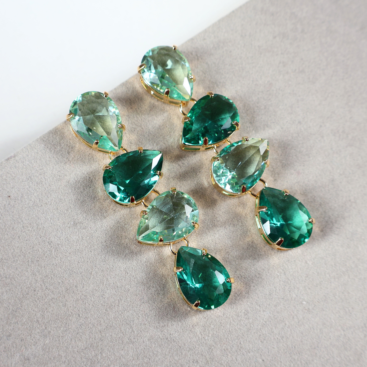 Brinco Dourado e Cristal Verde - Semijoia