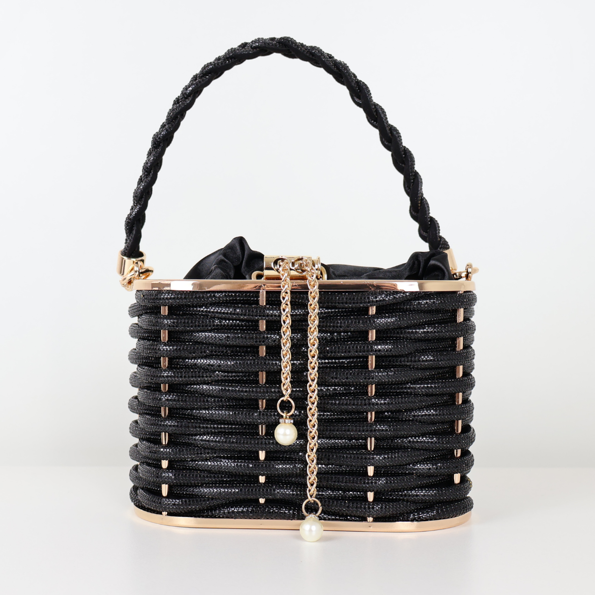 Bolsa de Mão Cesto em Pedraria Preta