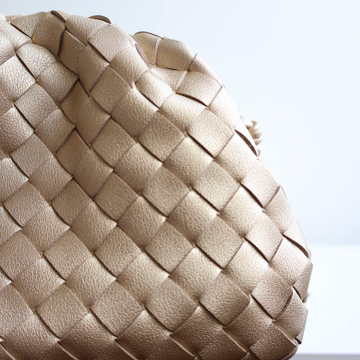 Bolsa Festa Pouch Courvin Dourada