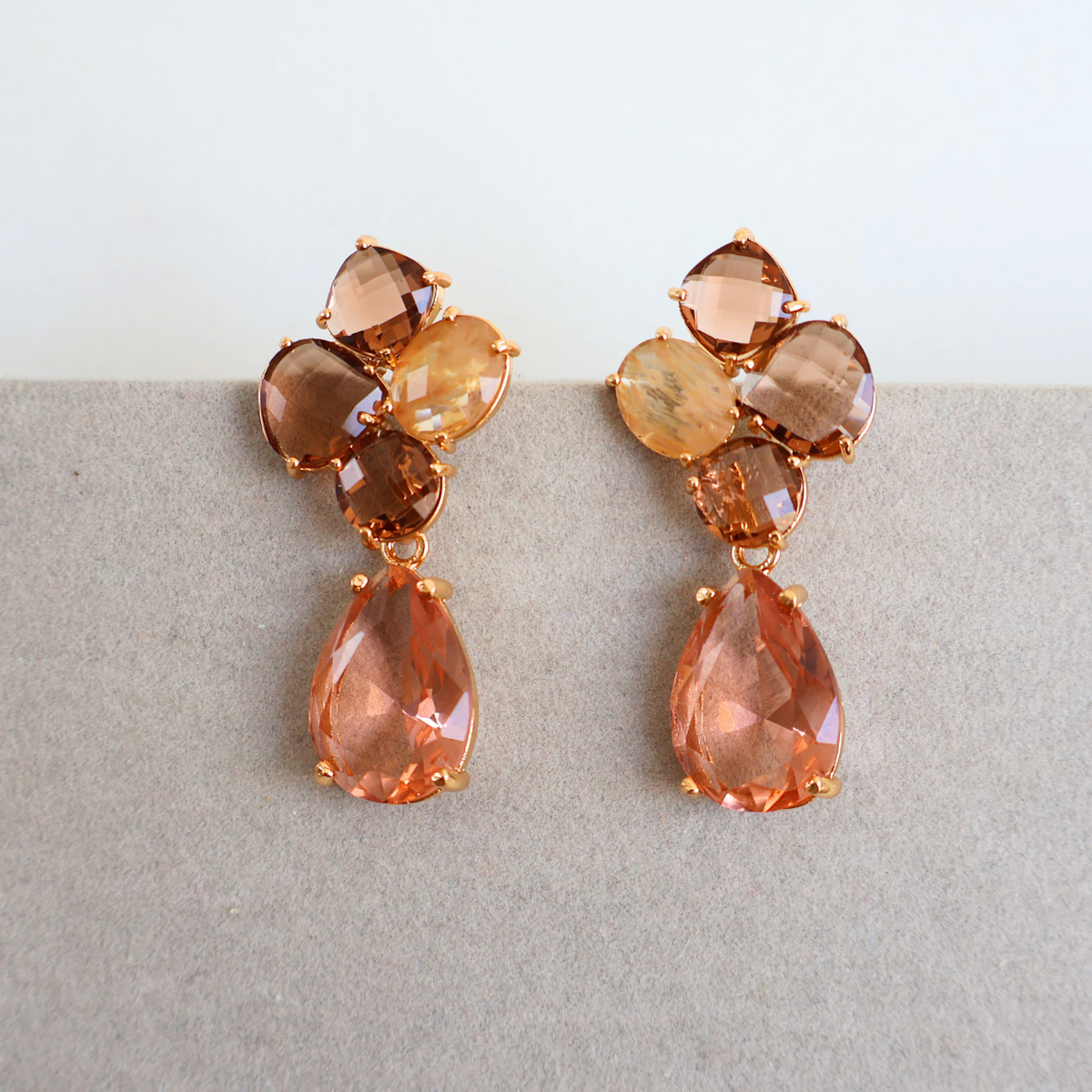Brinco Dourado e Cristal Champagne e Marrom - Semijoia