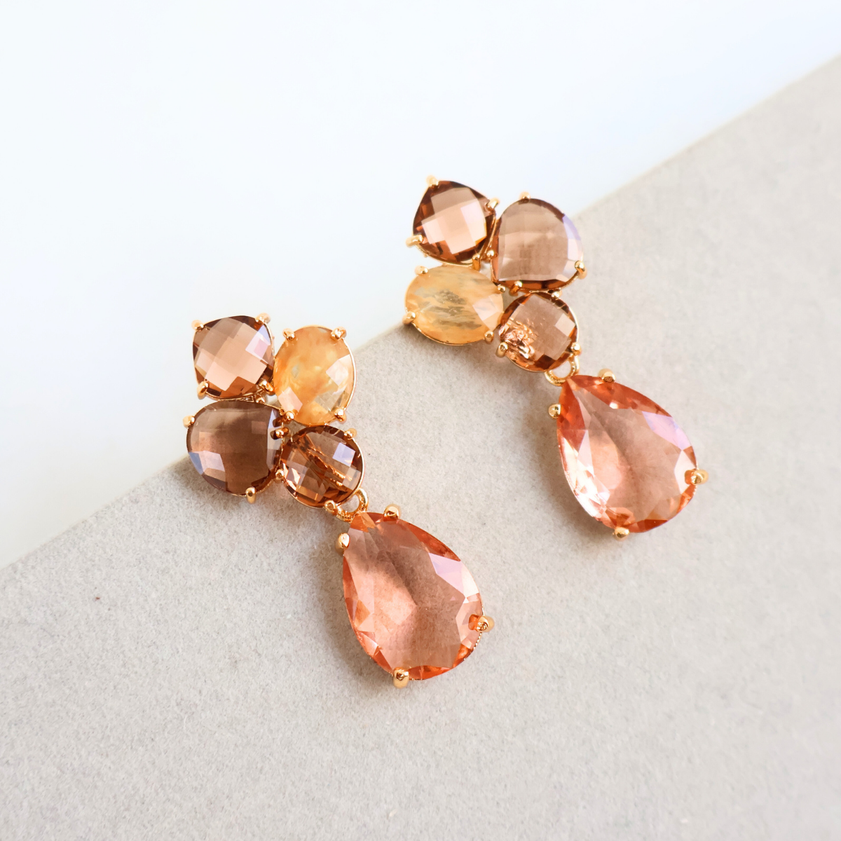 Brinco Dourado e Cristal Champagne e Marrom - Semijoia