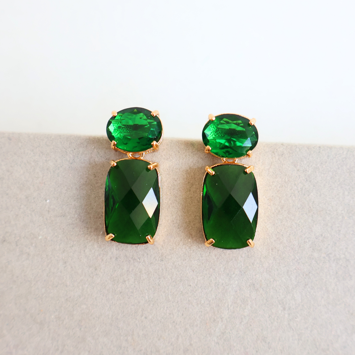 Brinco Dourado e Cristal Verde - Semijoia