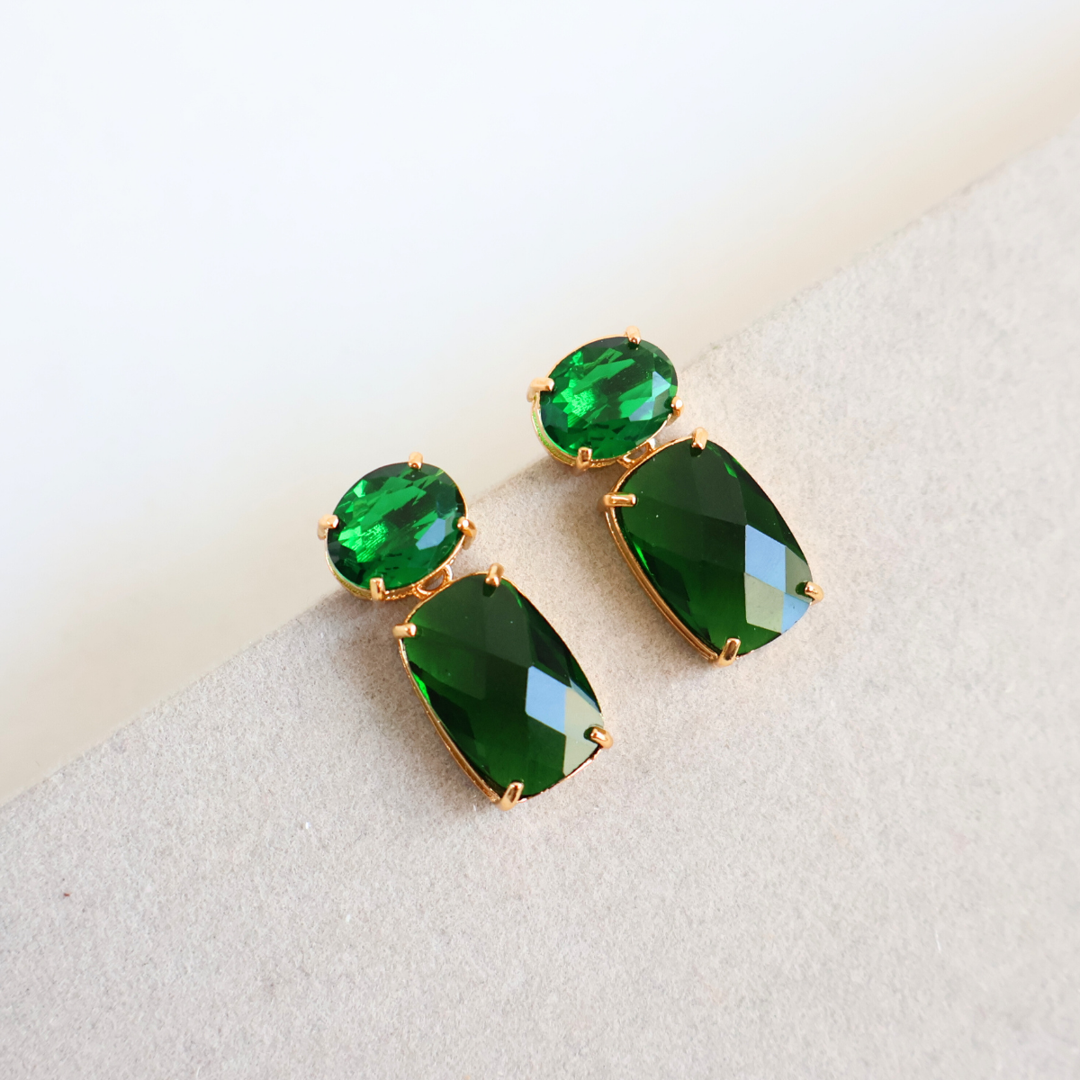 Brinco Dourado e Cristal Verde - Semijoia