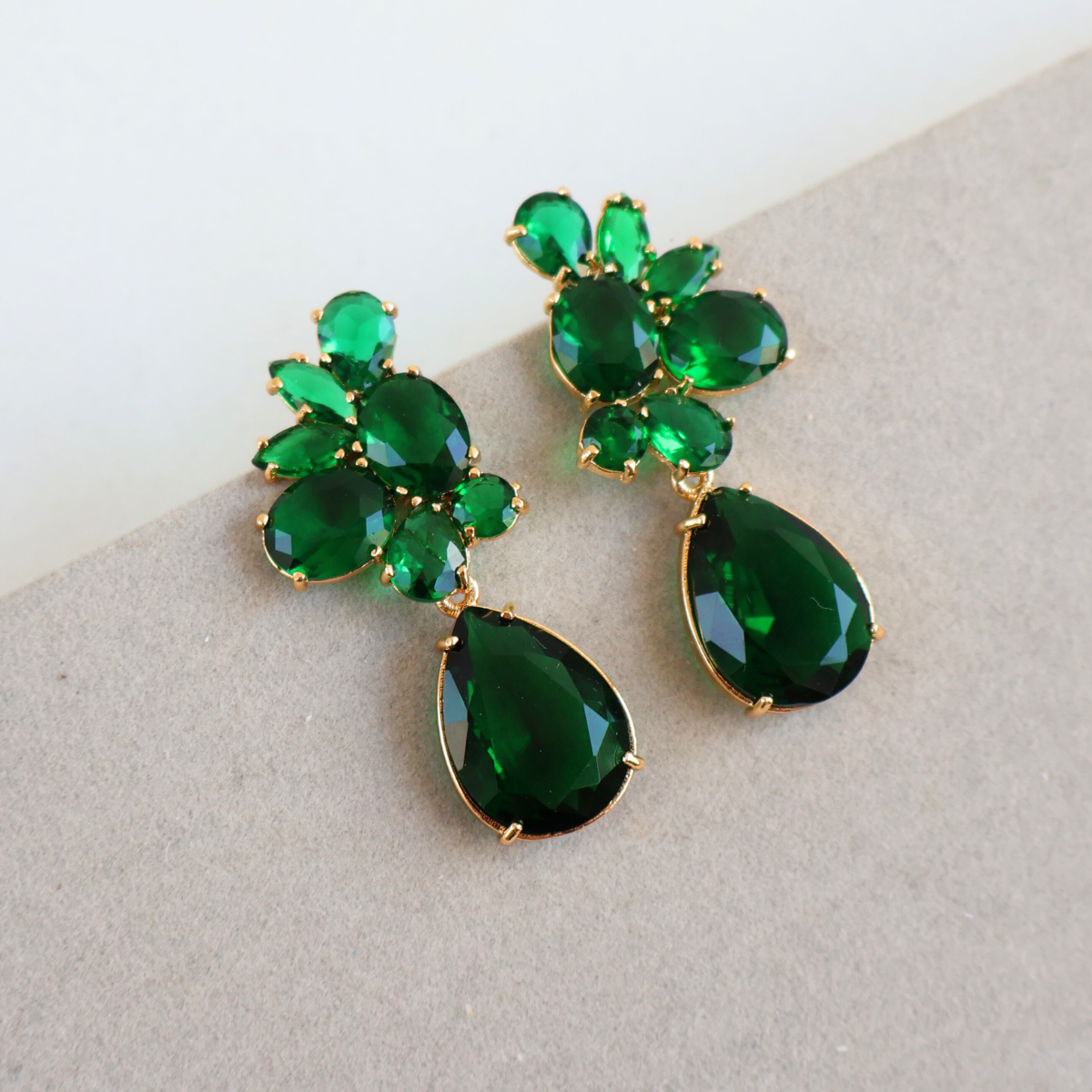 Brinco Dourado e Cristal Verde - Semijoia