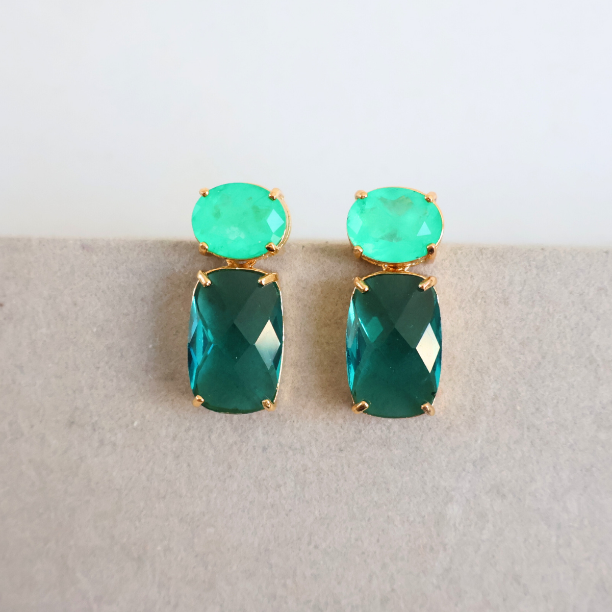 Brinco Dourado e Cristal Verde - Semijoia