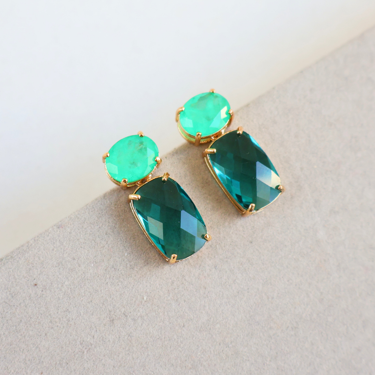 Brinco Dourado e Cristal Verde - Semijoia