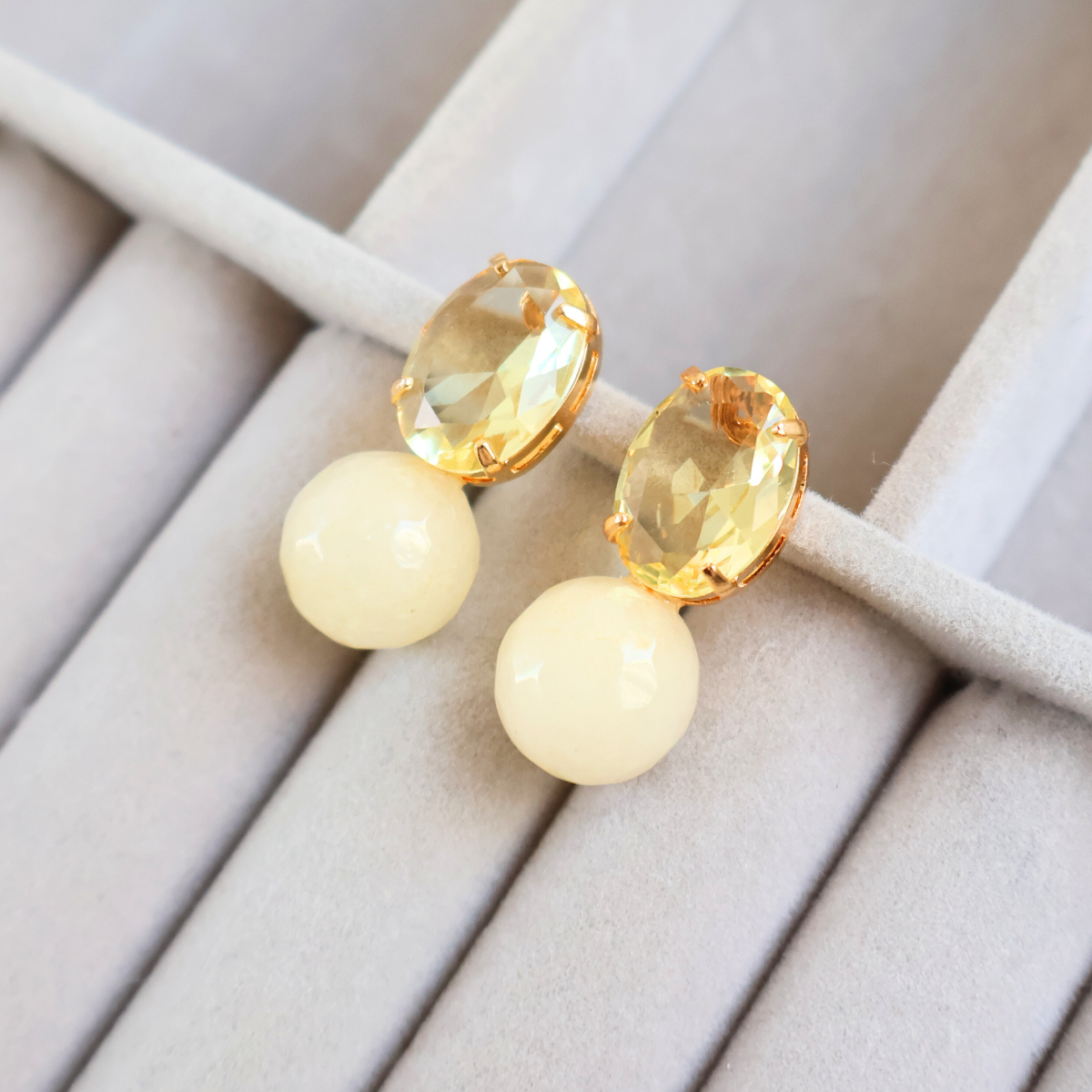 Brinco Dourado e Cristal Amarelo - Semijoia