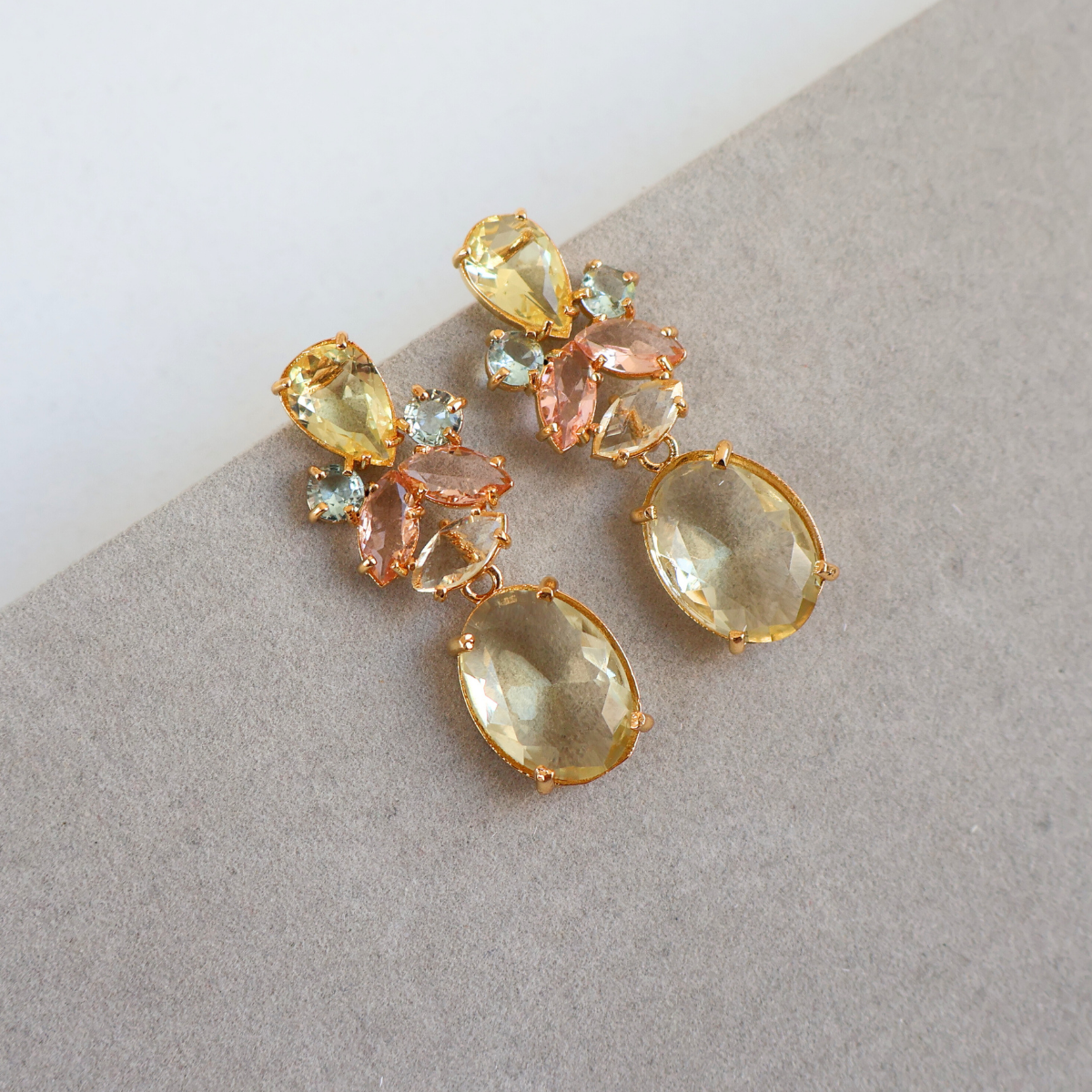 Brinco Dourado e Cristal Amarelo - Semijoia