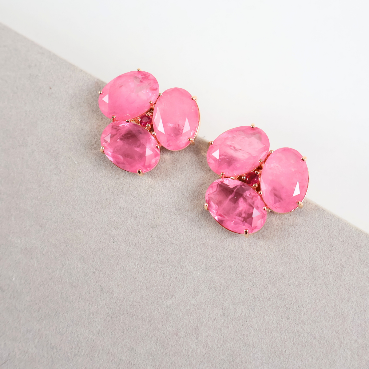 Brinco Dourado e Cristal Rosa - Semijoia