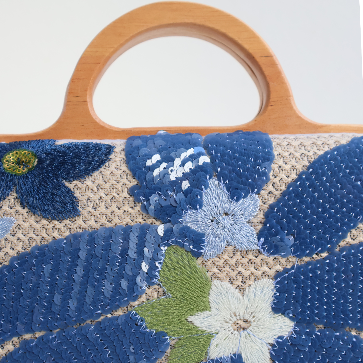 Bolsa de Mão Festa Palha Madeira Bordada Azul