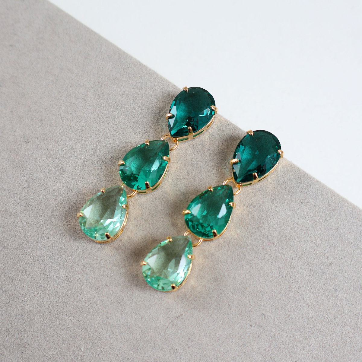 Brinco Dourado e Cristal Verde - Semijoia